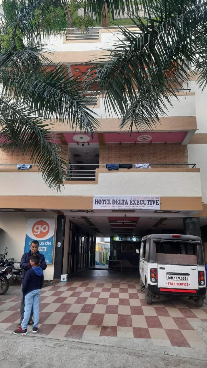 Hotel Delta Executive Shirdi Exteriör bild